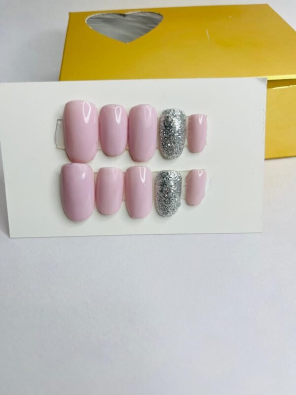 Best press on nails with glitter art