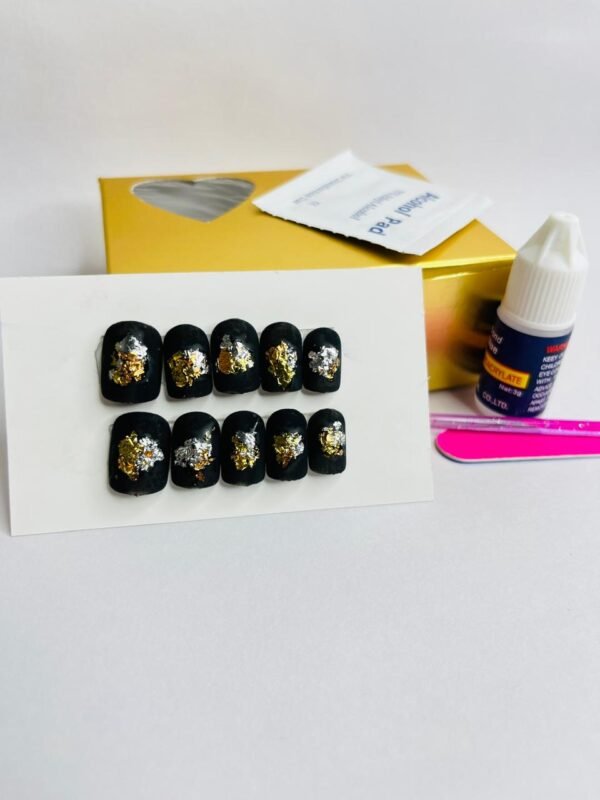 Best press on nails in black with foil paper art